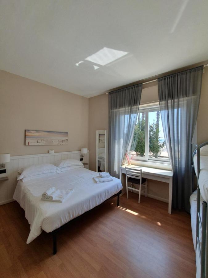 Vela Bianca H & R Hotel Диано Марина Екстериор снимка