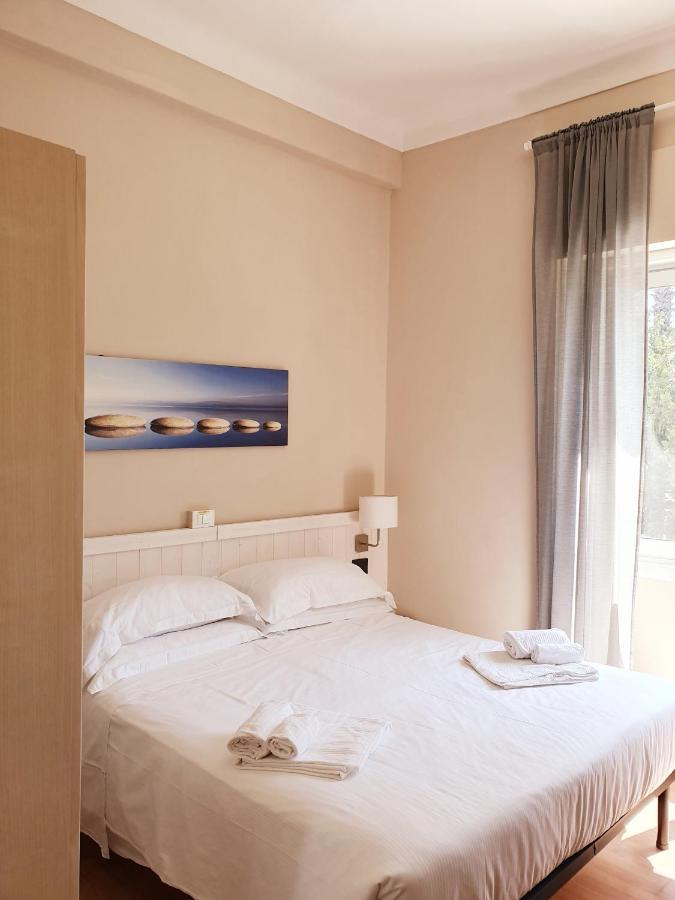 Vela Bianca H & R Hotel Диано Марина Екстериор снимка