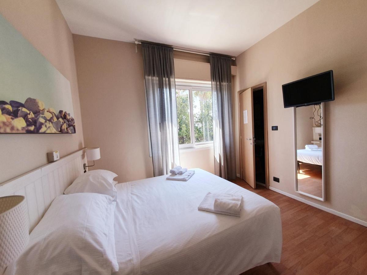 Vela Bianca H & R Hotel Диано Марина Екстериор снимка