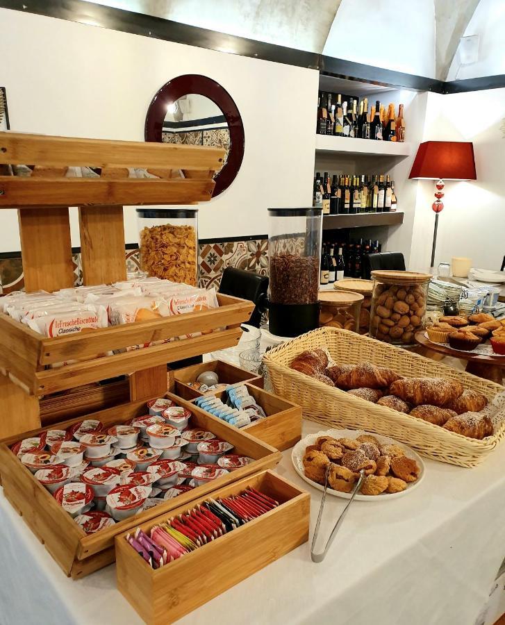 Vela Bianca H & R Hotel Диано Марина Екстериор снимка