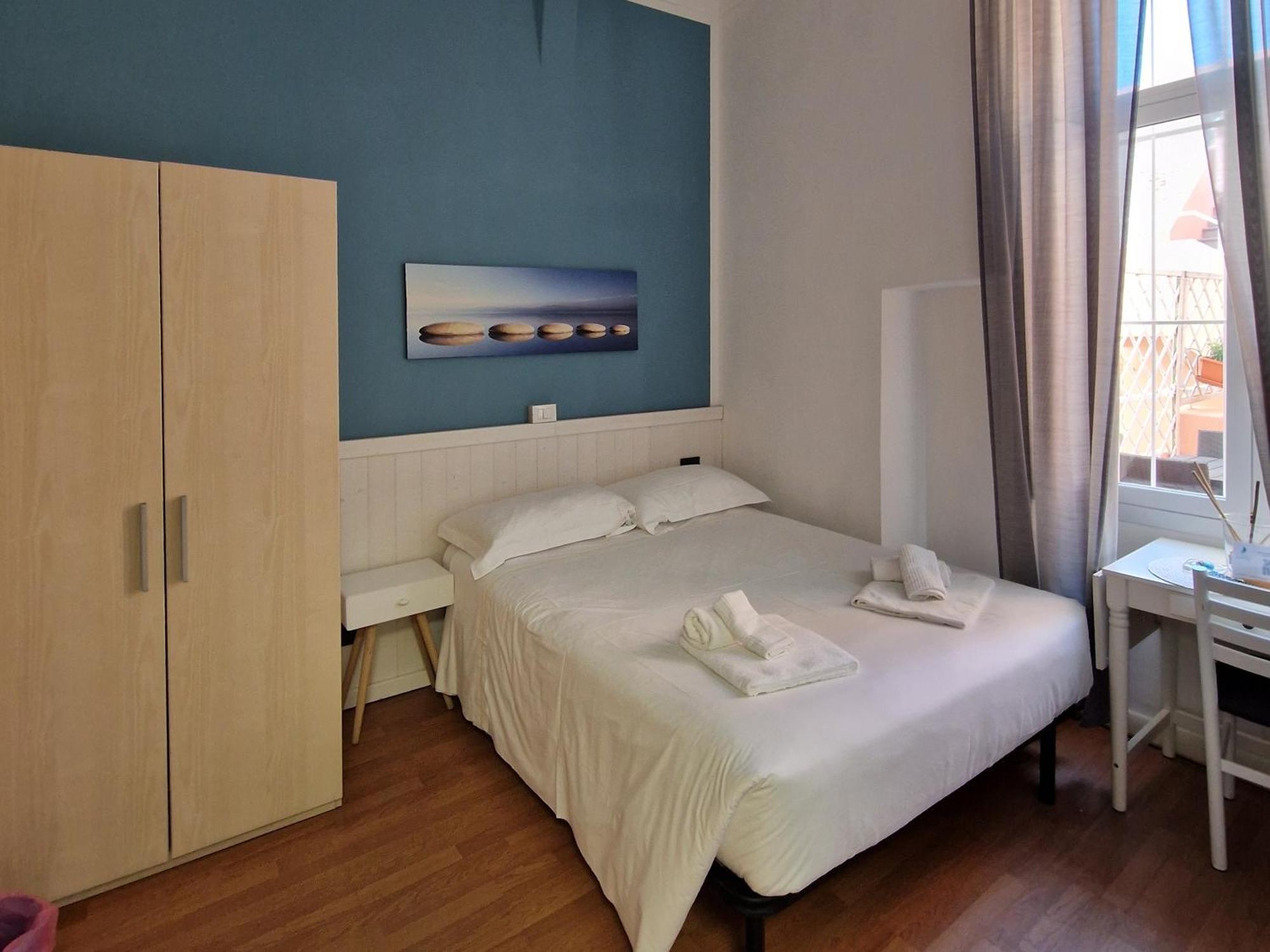 Vela Bianca H & R Hotel Диано Марина Стая снимка