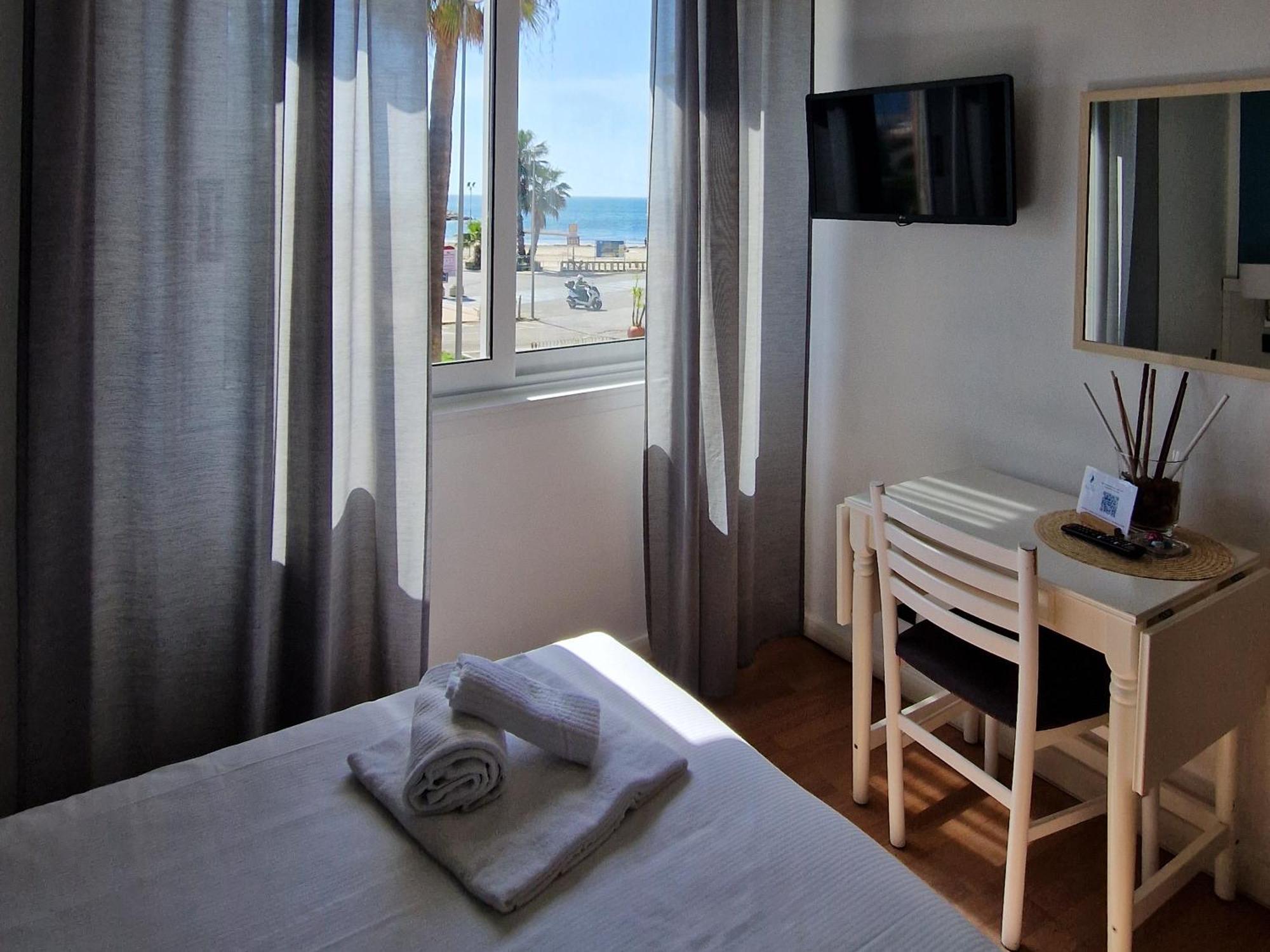 Vela Bianca H & R Hotel Диано Марина Стая снимка