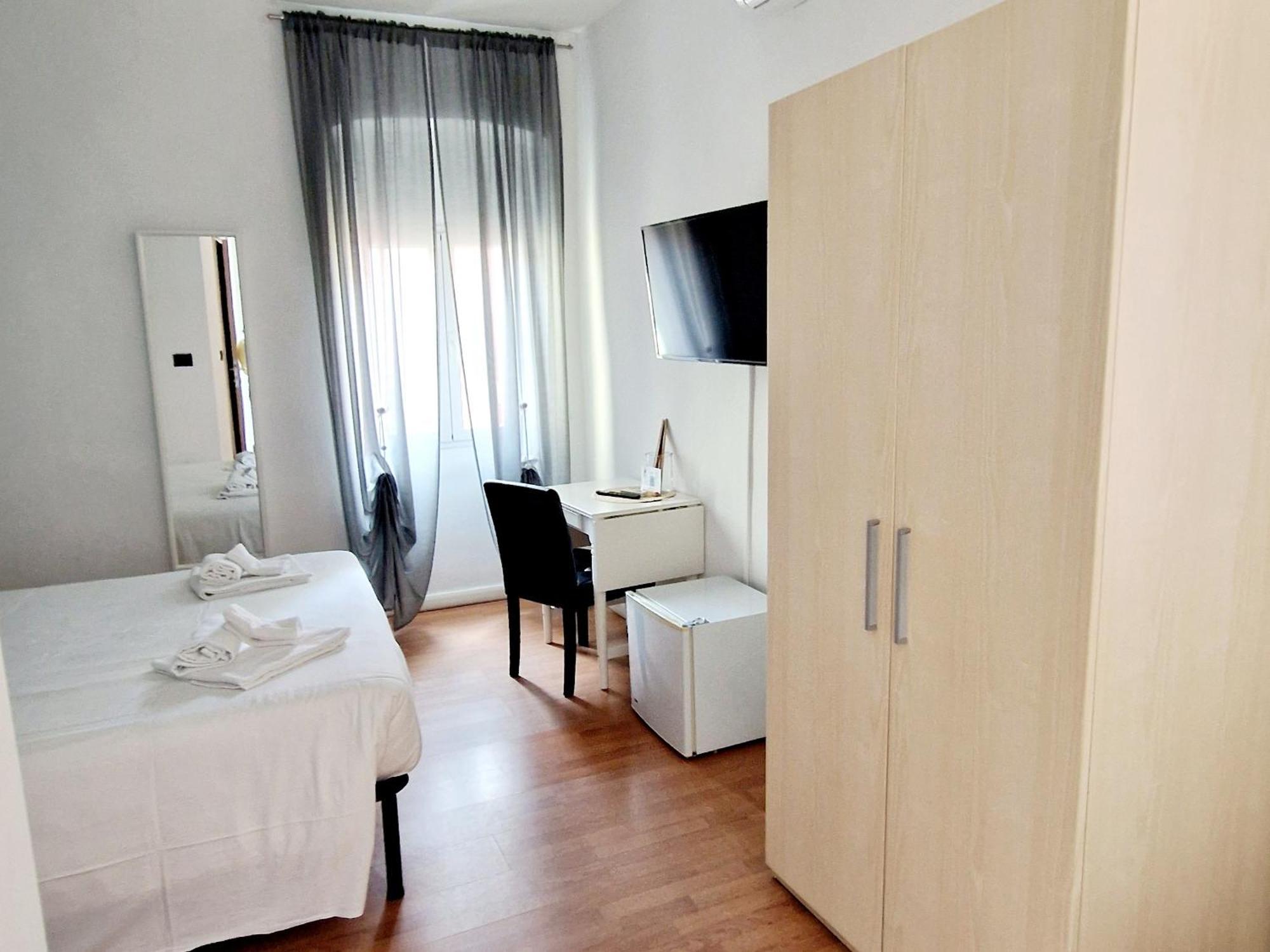 Vela Bianca H & R Hotel Диано Марина Екстериор снимка