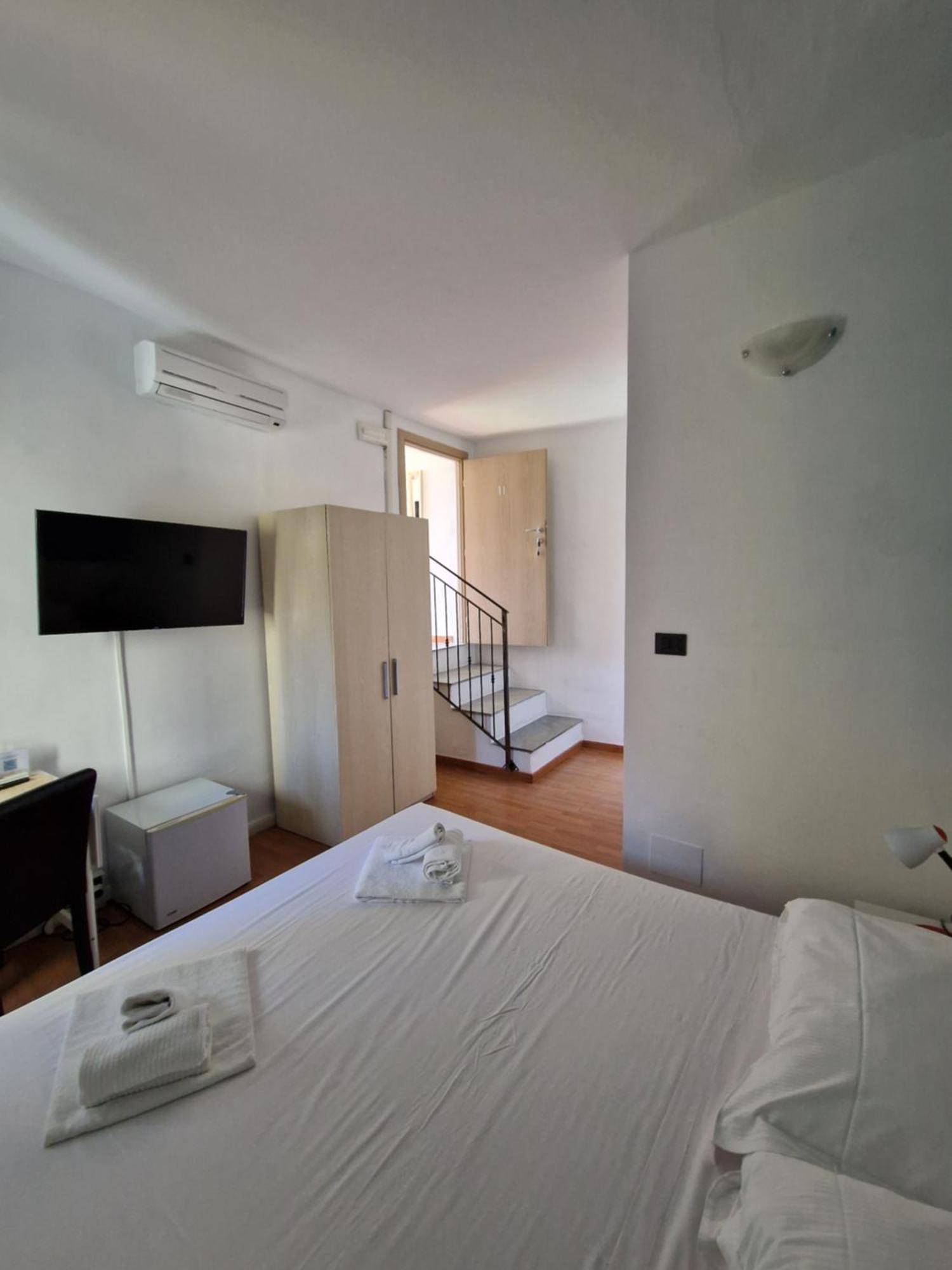 Vela Bianca H & R Hotel Диано Марина Стая снимка