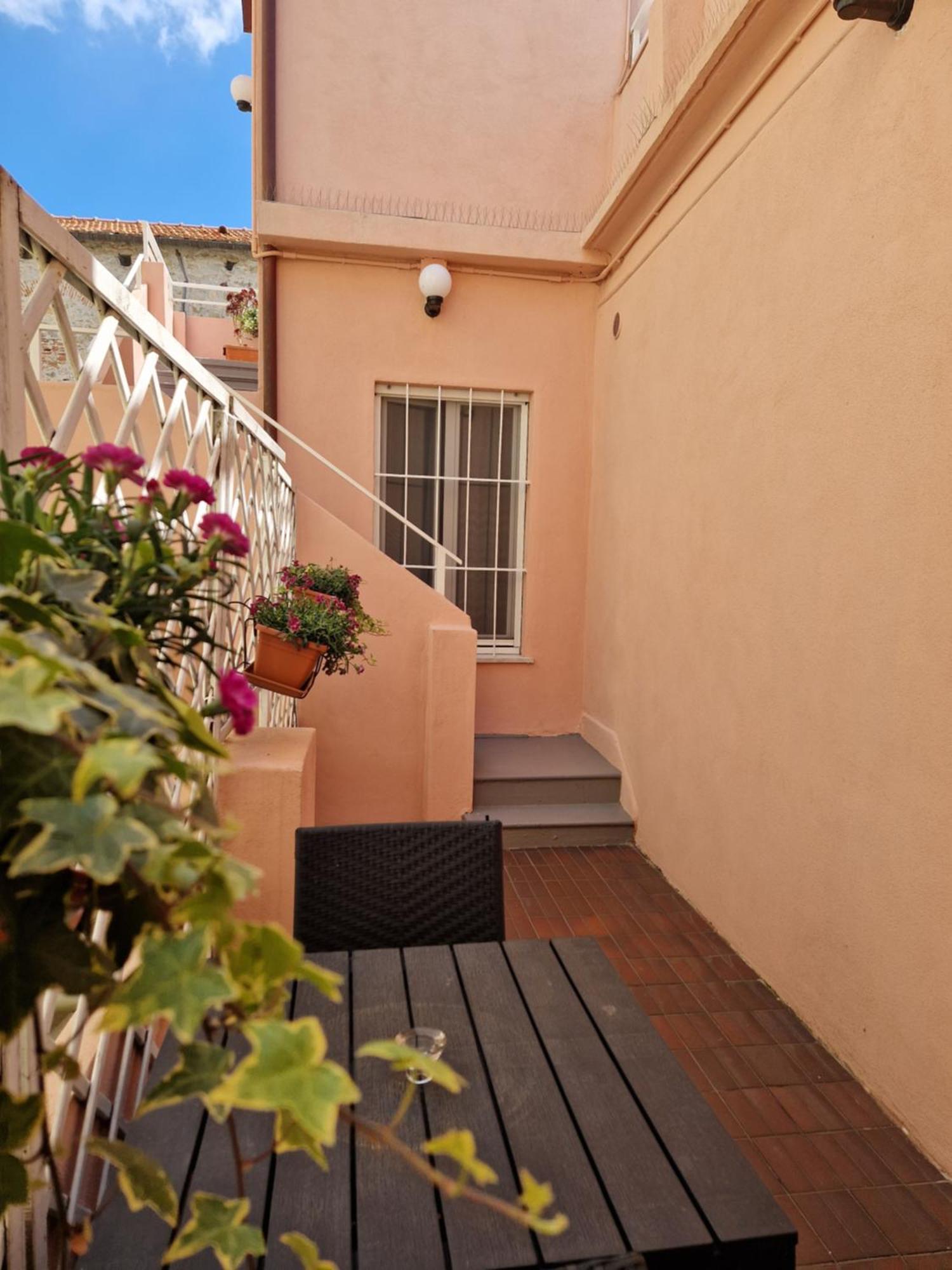 Vela Bianca H & R Hotel Диано Марина Екстериор снимка