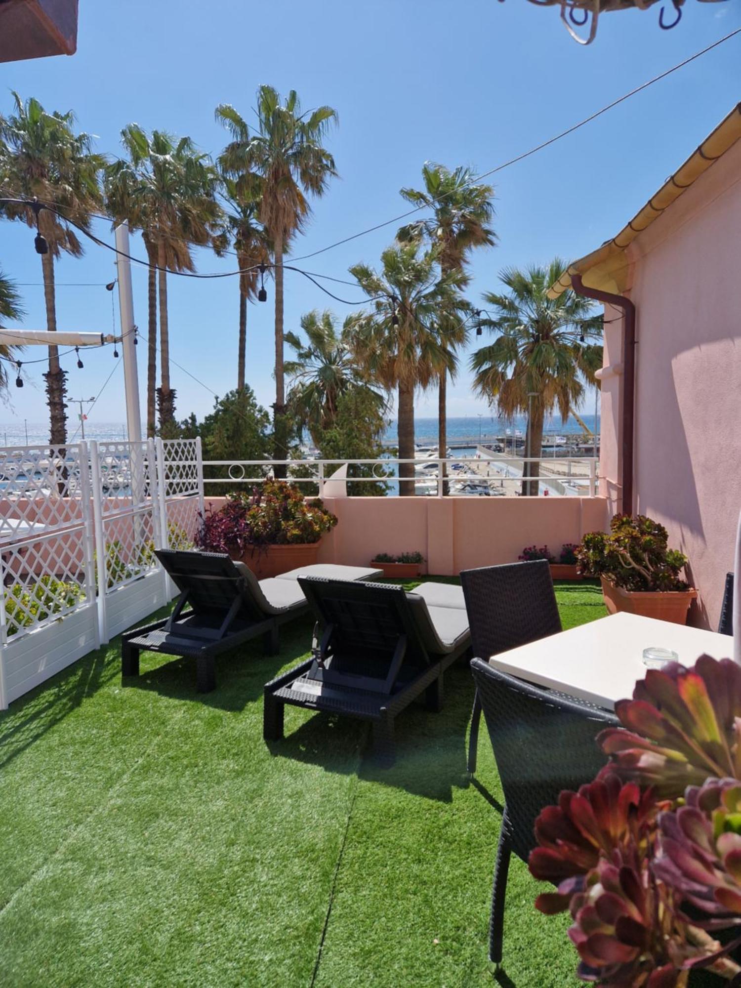 Vela Bianca H & R Hotel Диано Марина Стая снимка