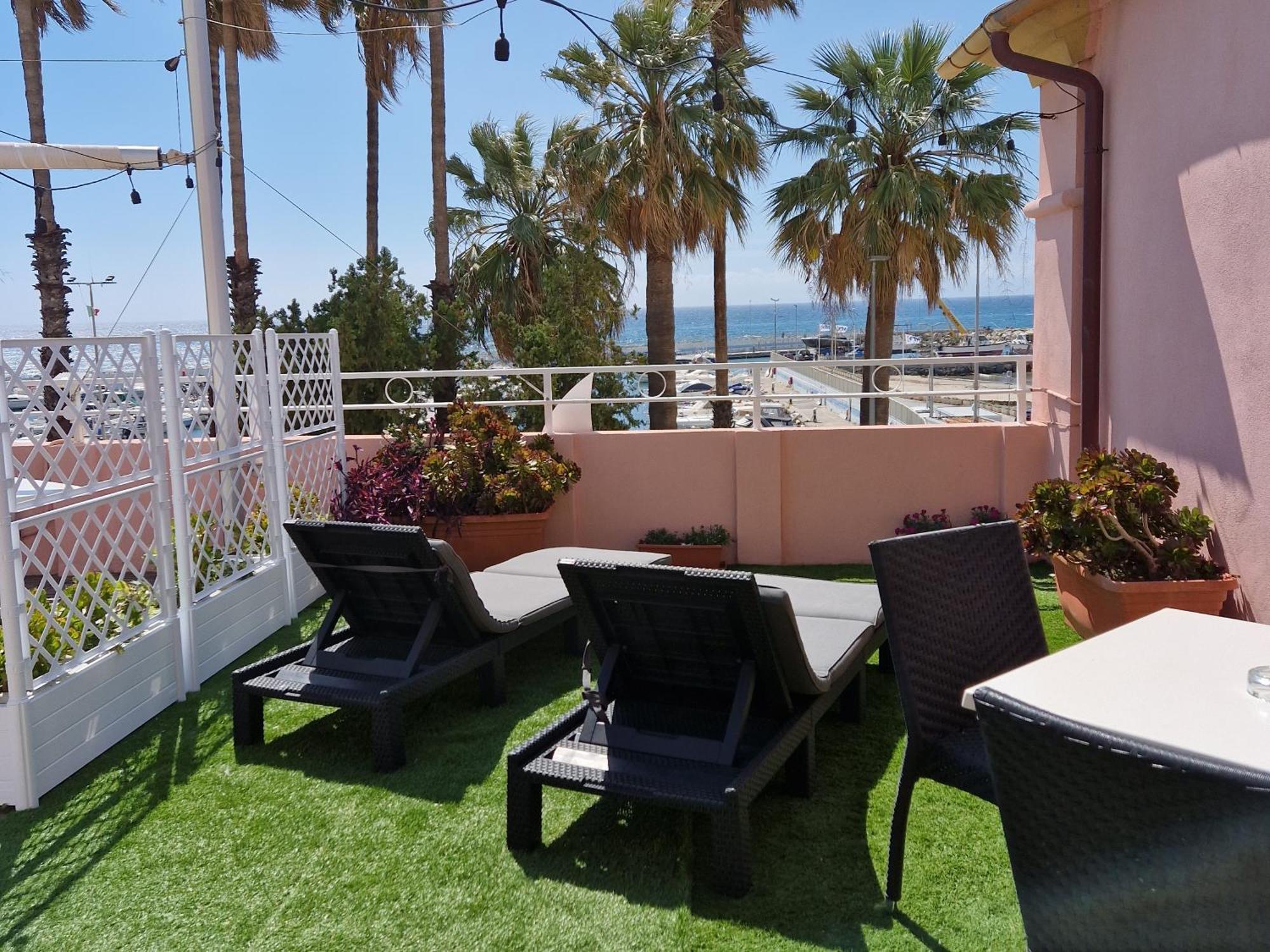 Vela Bianca H & R Hotel Диано Марина Стая снимка