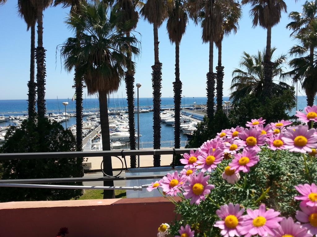 Vela Bianca H & R Hotel Диано Марина Екстериор снимка