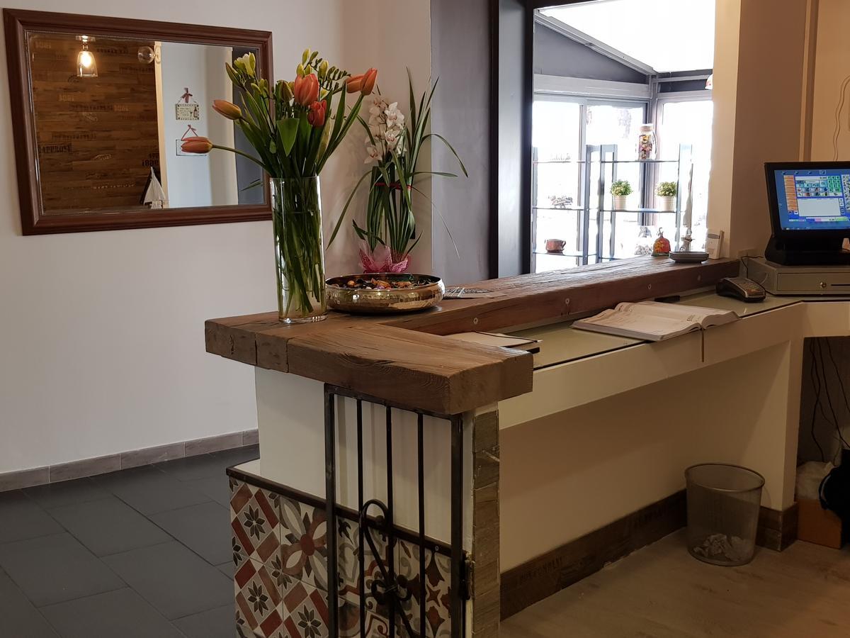Vela Bianca H & R Hotel Диано Марина Екстериор снимка