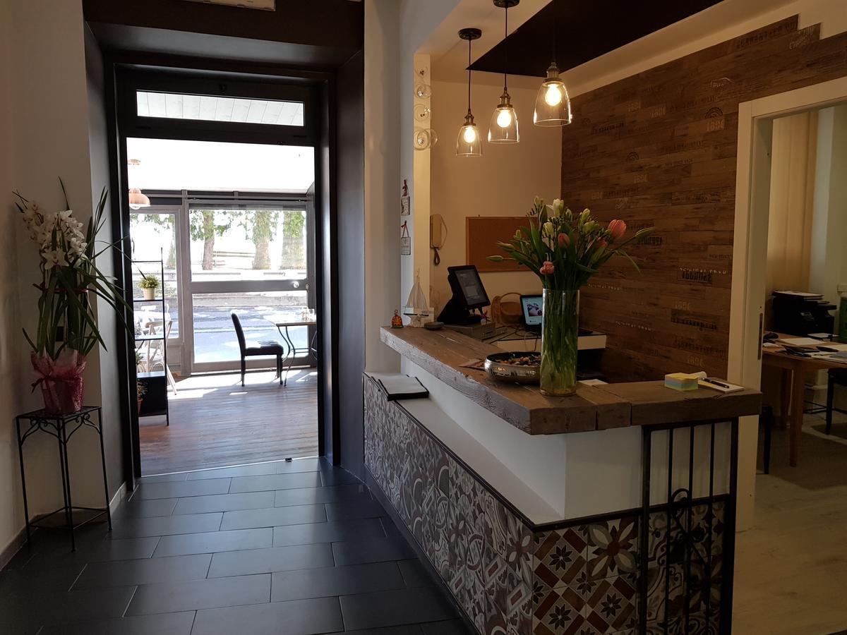 Vela Bianca H & R Hotel Диано Марина Екстериор снимка