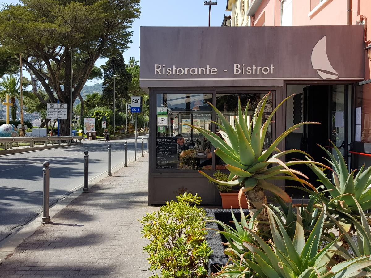 Vela Bianca H & R Hotel Диано Марина Екстериор снимка
