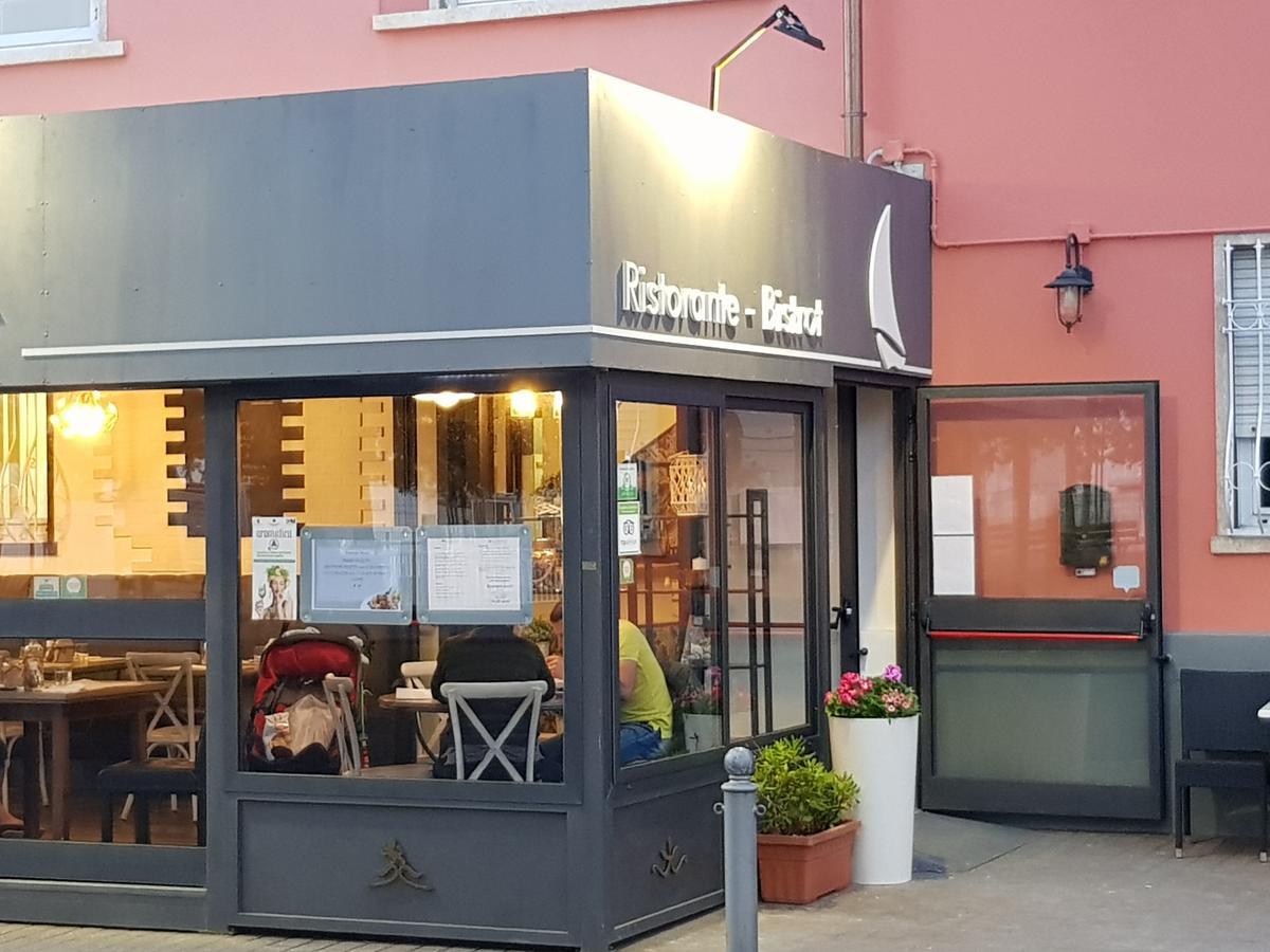 Vela Bianca H & R Hotel Диано Марина Екстериор снимка